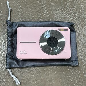 BRAND NEW DIGITAL CAMERA